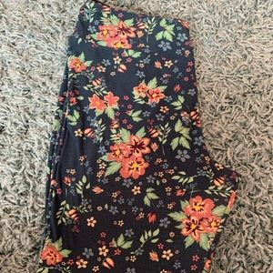 Women’s lularoe leggings never worn. Size TC